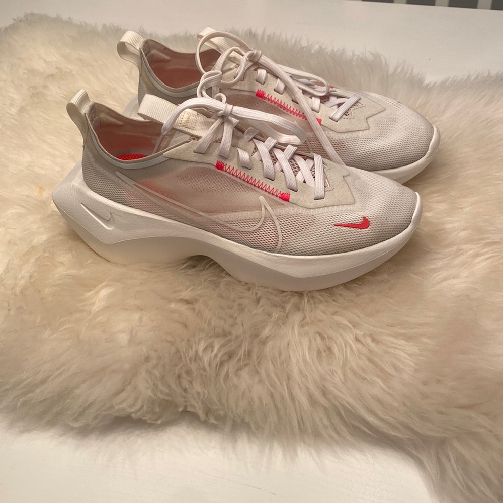 Nike Womens Vista Lite Sneakers
